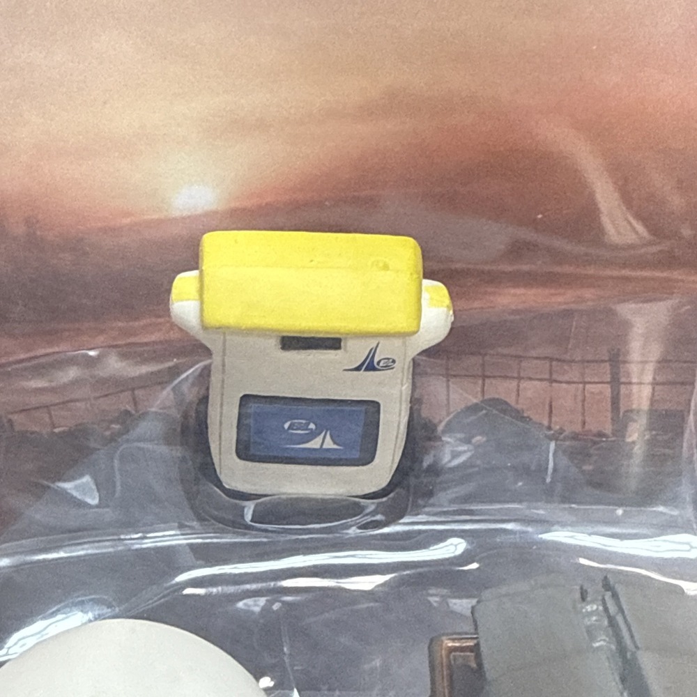 Disney Pixar WALL E Figurine Playset Disney Store Set Of 6 New in Box (Dented) - Picture 4 of 15